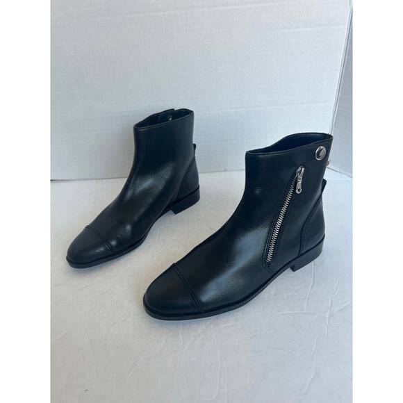 NWT Ann Taylor Cassie Black Leather Zip Side Low Block Heel Ankle Moto Bootie 7M - Picture 1 of 11